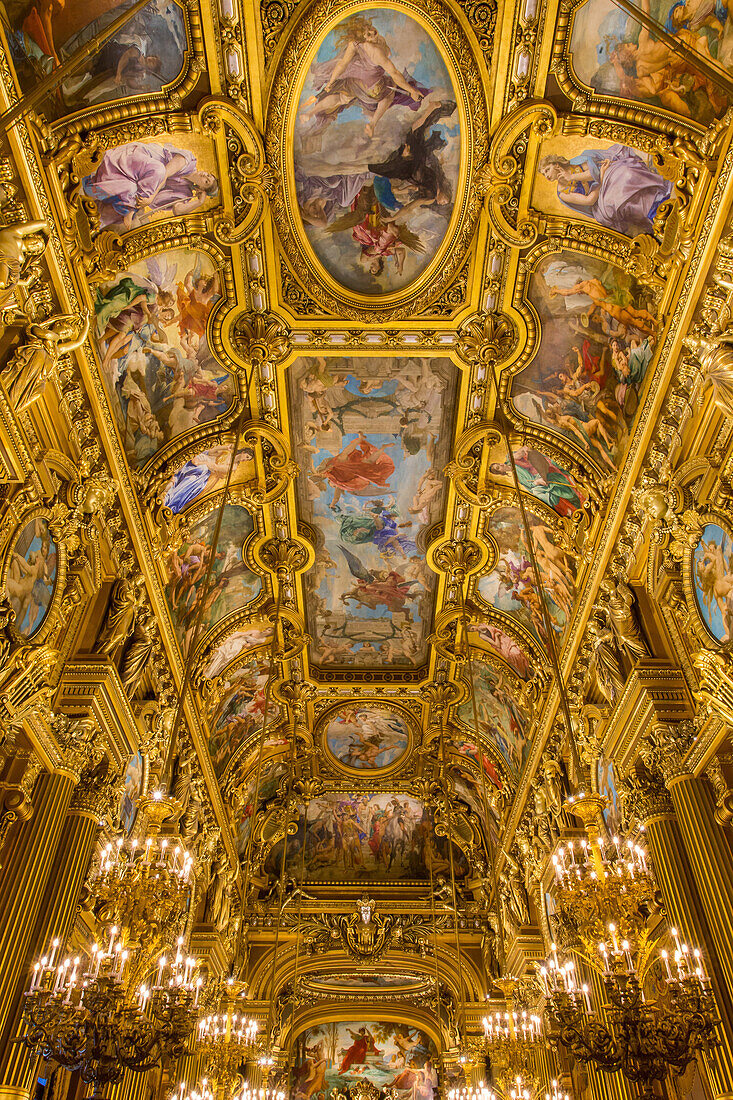 interieur de l'opera garnier, palais garnier, grand foyer peint par baudry, le plafond reprend les themes classiques des mythes grecs, en trente toiles, sur 500 metres carres, 9 eme arrondissement, (75), paris, ile-de-france, france