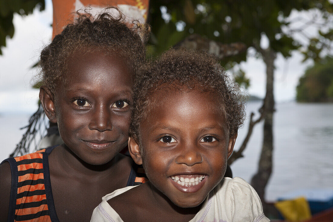 Kinder auf der Insel Telina, Marovo Lagune, Salomonen