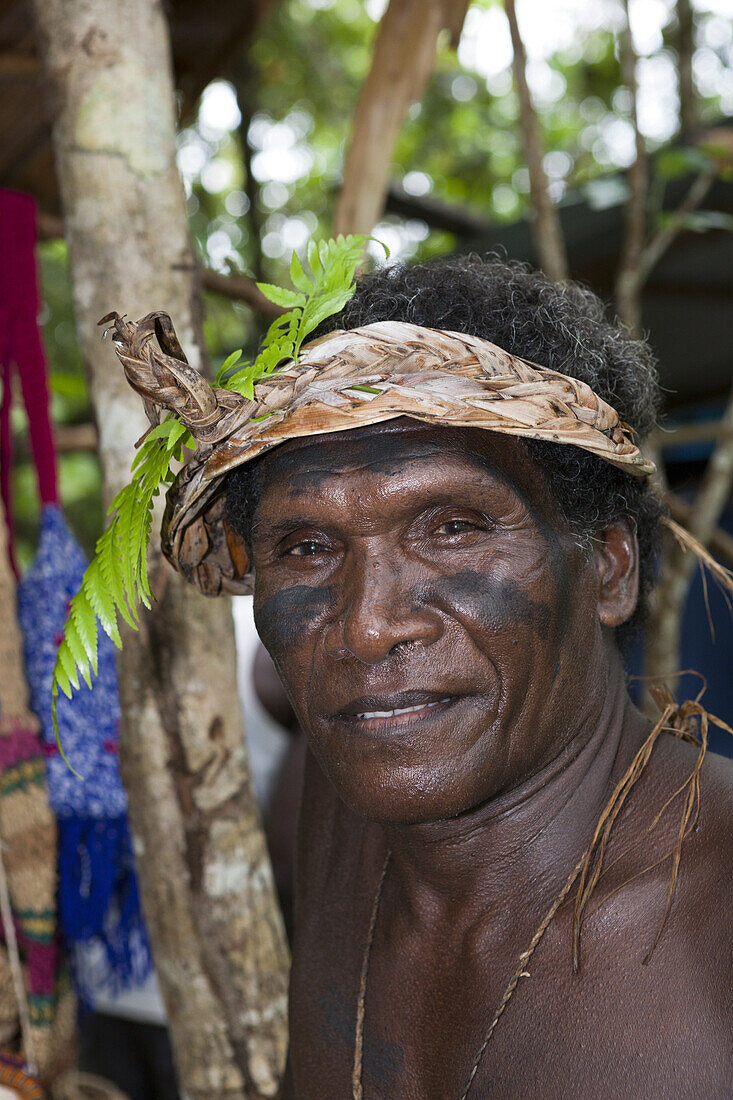 Einheimischer der Insel Telina, Marovo Lagune, Salomonen