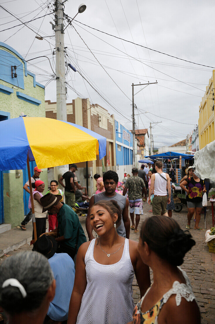 Street on the market, weekly market Monday and Friday in the center of Andarai, eastern border of the Chapada Diamantina National Park, Andarai, Bahia, Brazil