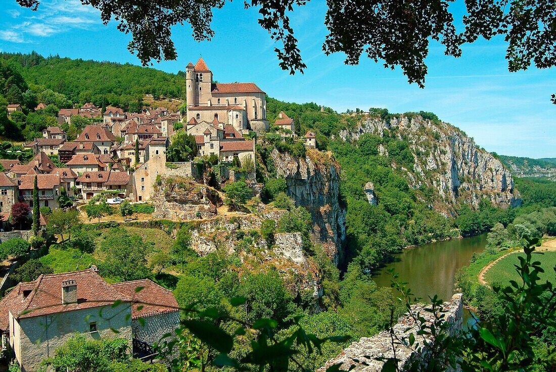Europe, France, Lot, Saint Cirq Lapopie village overlooking a meander of the Lot