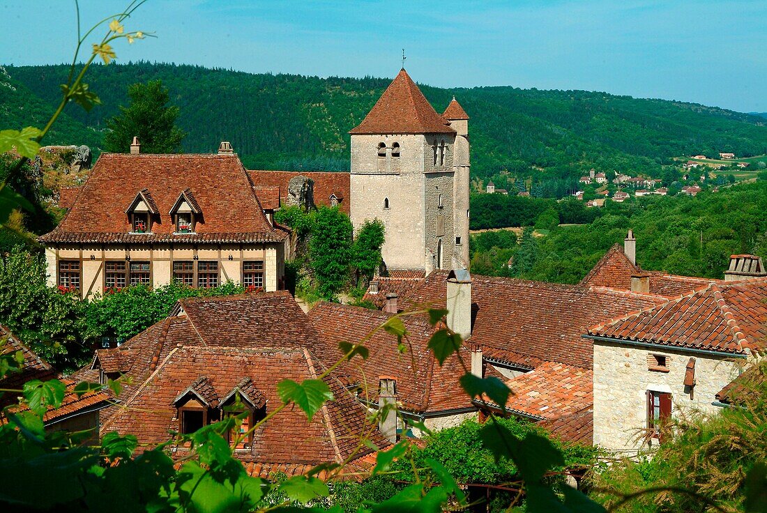 Europe, France, Lot,  general view of Saint Cirq Lapopie village