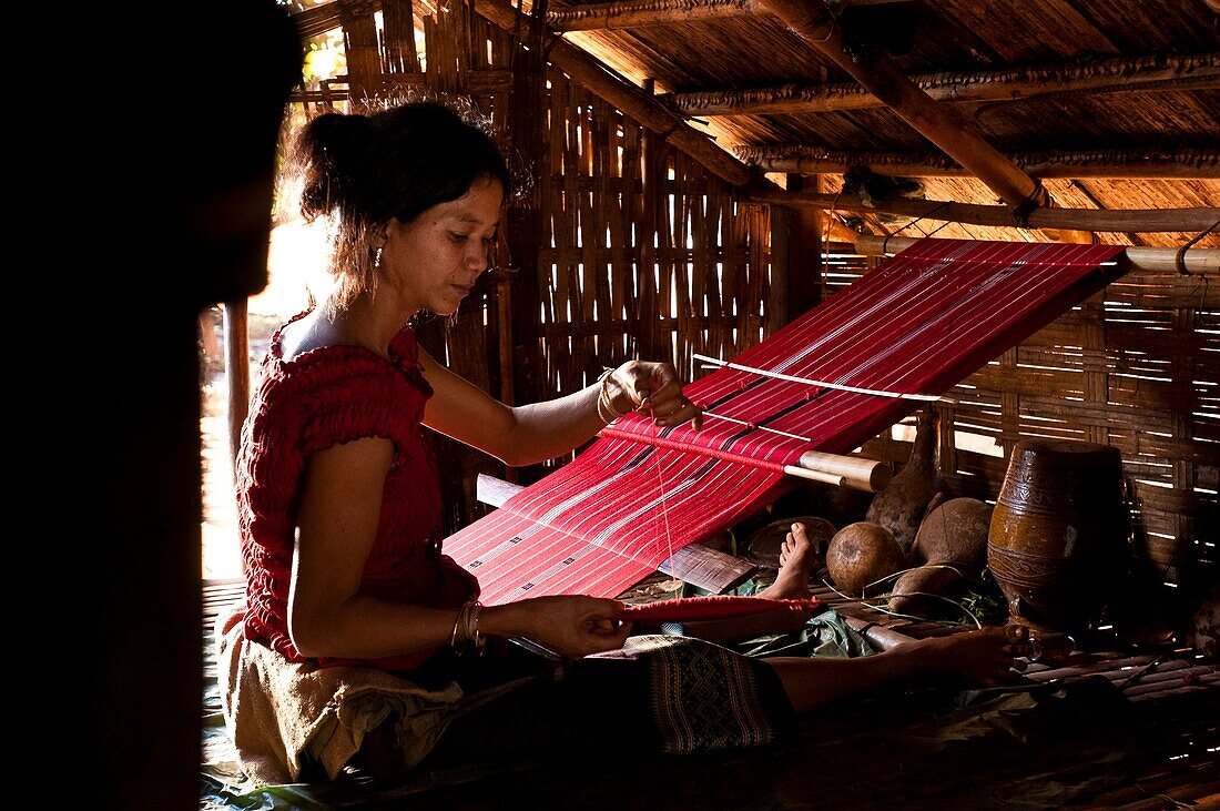 'Camdodia, Ratanakiri Province, Phomkres village, Pel Nou weaves a traditional blanket called ''puy'''