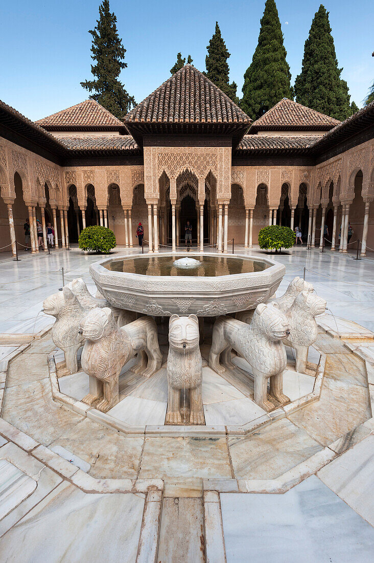 Court of the Lions, Alhambra, UNESCO World Heritage Site, Granada, Province of Granada, Andalusia, Spain, Europe