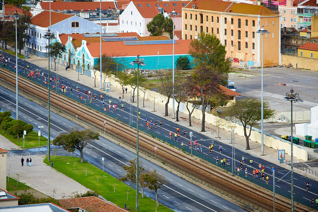 Marathonveranstaltung auf der Avenida Brasilia, Lissabon, Portugal