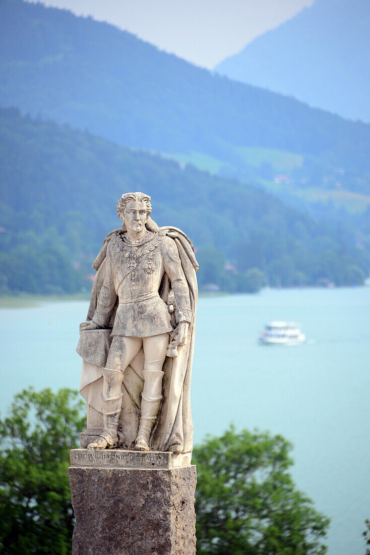 König Ludwig-Statue am Nordufer am Tegernsee, Oberbayern, Bayern, Deutschland