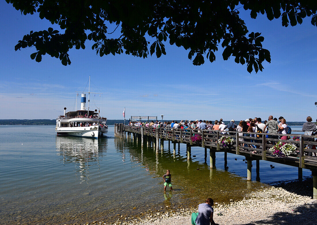 am Steg, Ammerseedampfer vor Herrsching am Ammersee, Oberbayern, Bayern, Deutschland