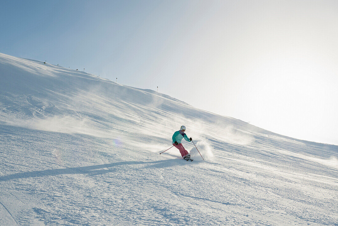 Skifahrerin, Skigebiet Warth-Schröcken, Bezirk Bregenz, Bregenzerwald, Vorarlberg, Österreich