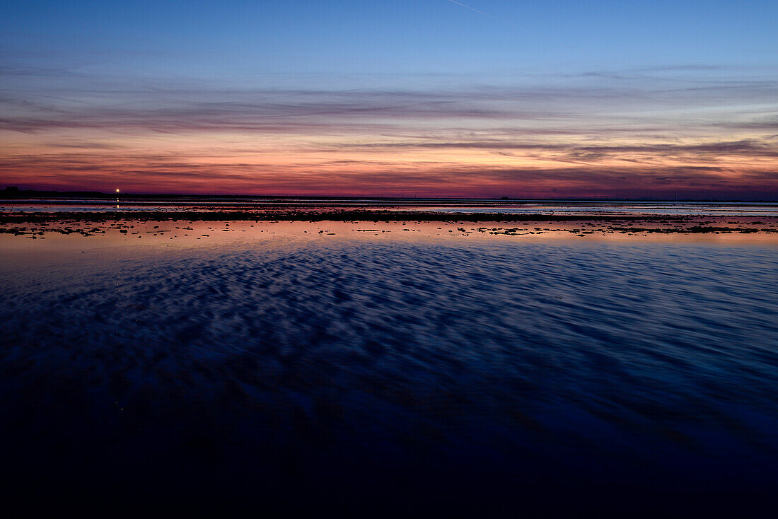 Sonnenuntergang im Naturpark Carmague, Saintes-Maries-de-la-Mer, Frankreich