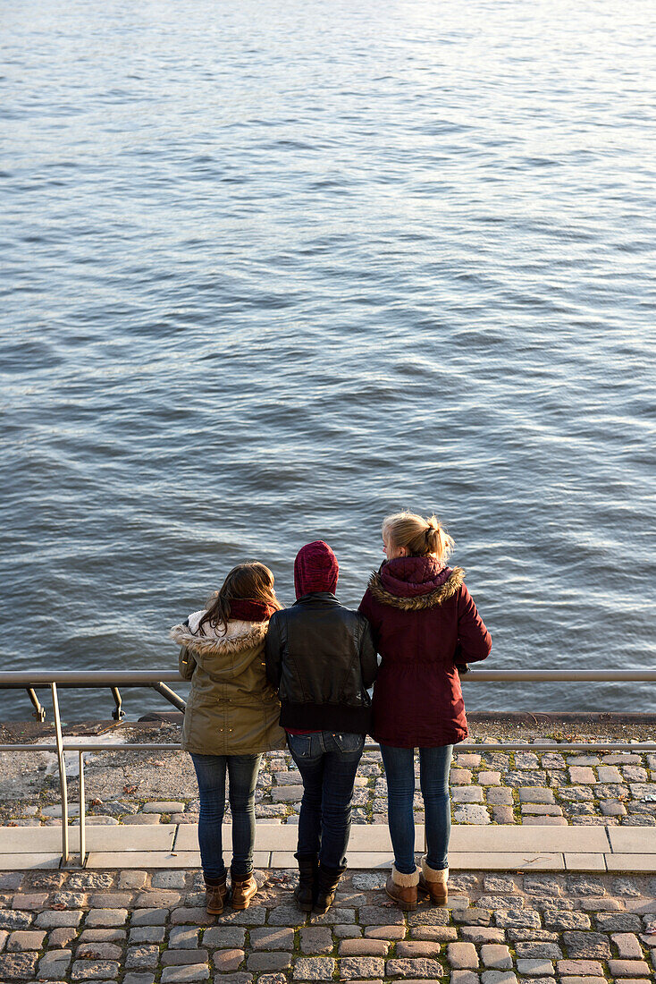 3 girls viewing the Elbe River, Hafencity, Hamburg, Germany, Europe