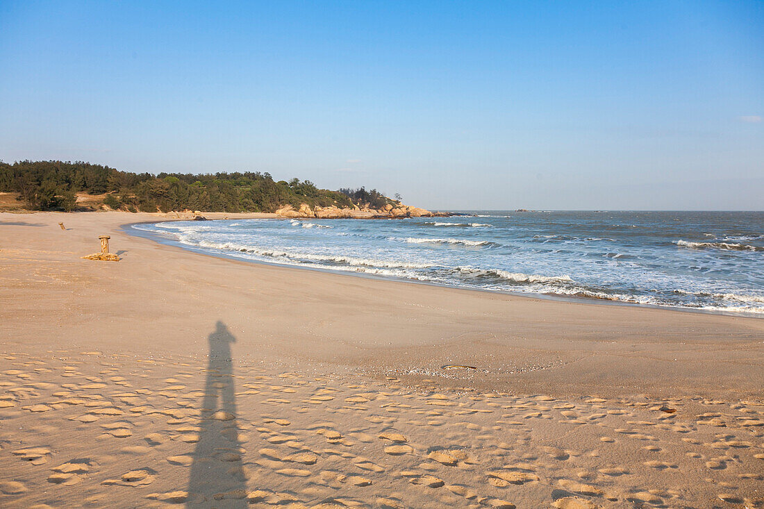 Strand auf der Insel Jinmen im Abendlicht, Ou Cuo Sandy Beach, Insel Jinmen, Kinmen, Quemoy, Taiwan, Asien