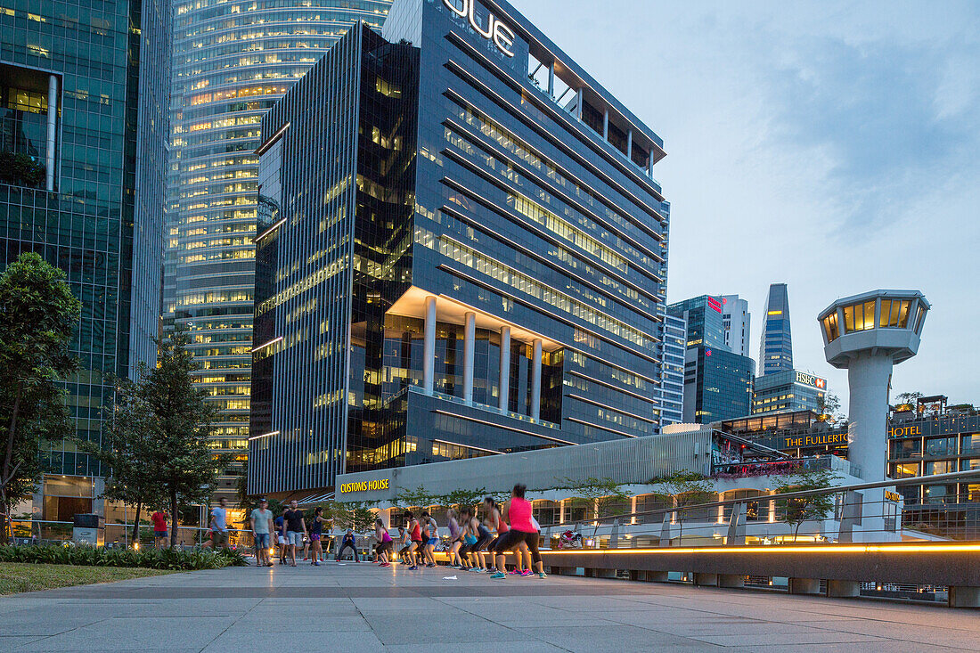 OUE Bayfront, Customs House, high-rise, waterfront promenade, fitness group, Collyer Quay, Downtown Core, sport, business, finance, dusk, Singapore, Asia