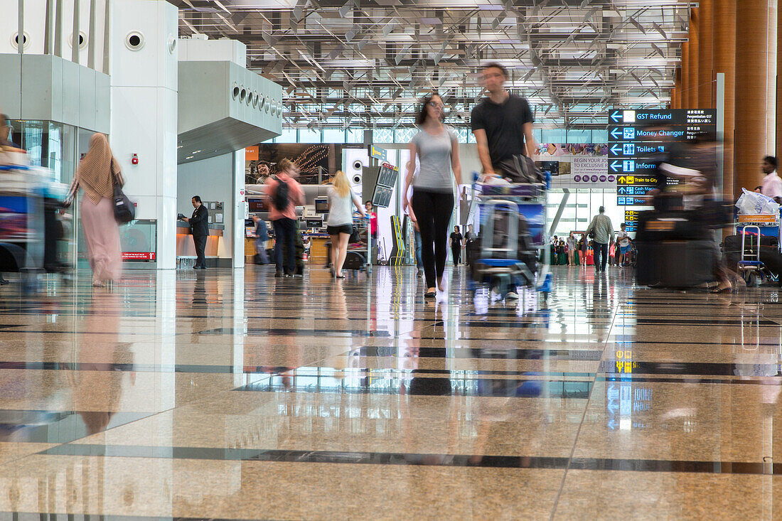 Changi Airport, Flughafen, modern, Passagier, Reflektion Marmorboden, Gepäckwagen, Halle, Singapur