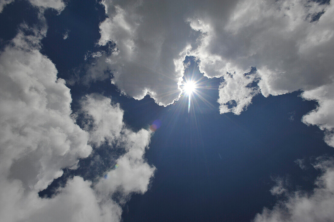 Wolkenstimmung im Drei Zinnen Gebiet, Sextener Dolomiten, Südtirol, Italien