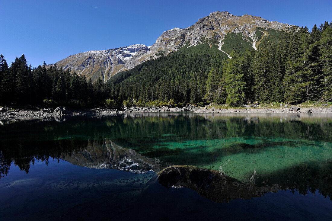 Obernberger See im Obernberg Tal, Blick auf Obernberger Tribulaun, Stubaier Alpen, Tirol, Österreich