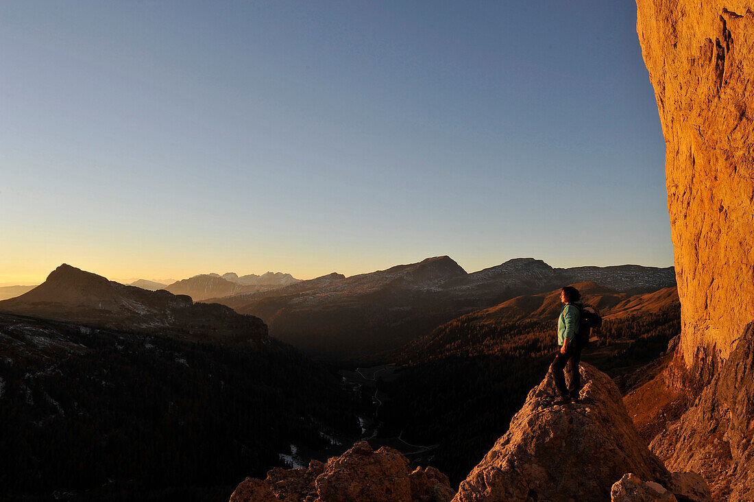 Sonnenuntergang in der Pala, Blick Richtung Rolle Pass, Pala Gruppe, Dolomiten Südtirol, Italien