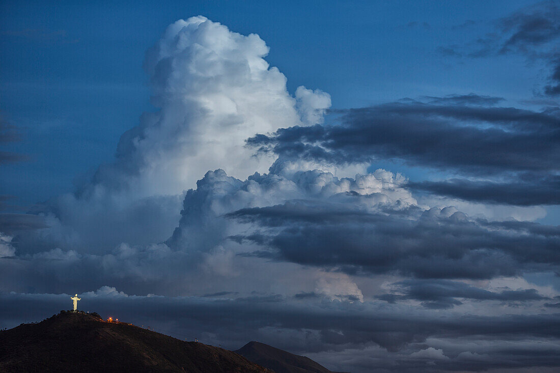 Dramatic cloud - Cumulonimbus thunder cloud over South Plaza