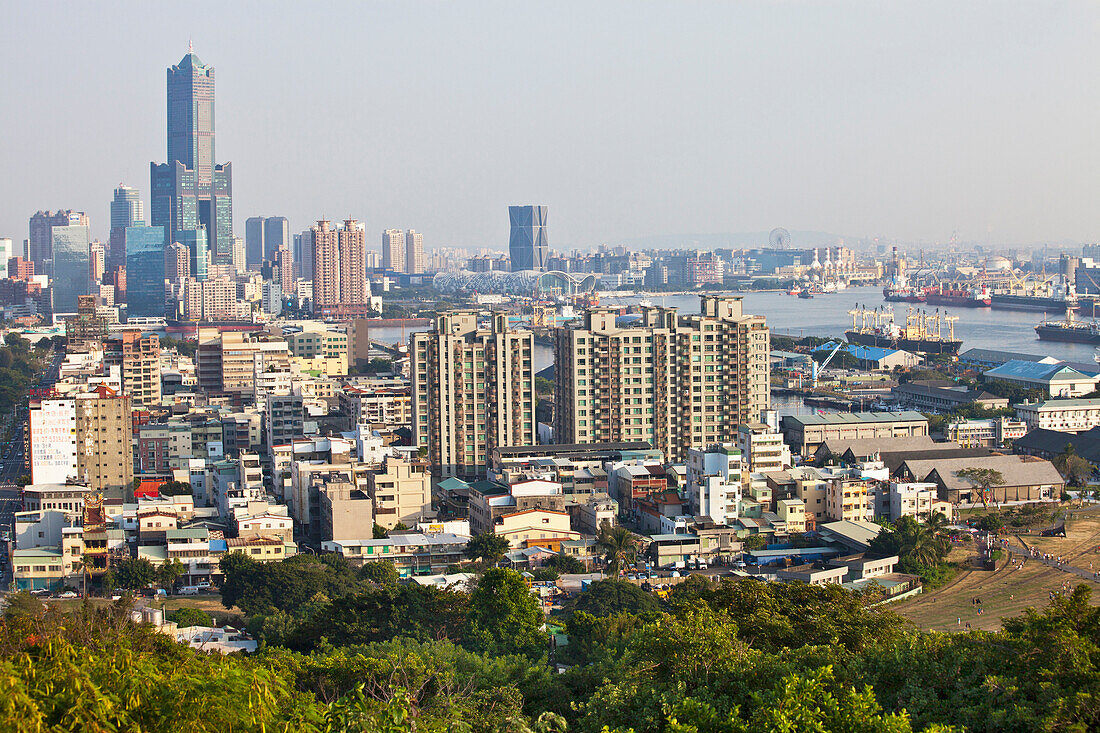 Harbour of Kaohsiung with Skyscraper Tuntex 85 Sky Tower, Taiwan, Republik China, Asia