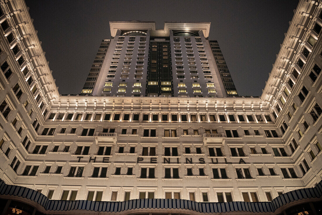 ' famous luxurious Hotel ''the Peninsula'' at night, Hongkong Island, China, Asia'