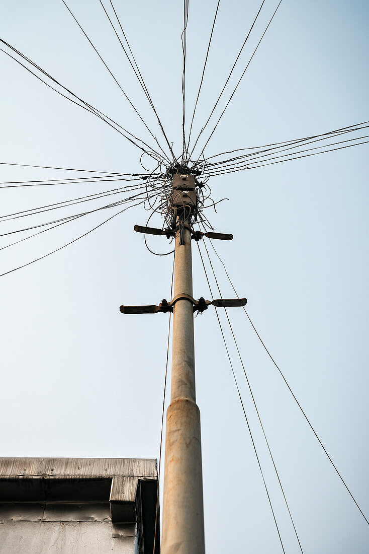 Strommast im Fischerdorf Tai O, Insel Lantau, Hongkong, China, Asien