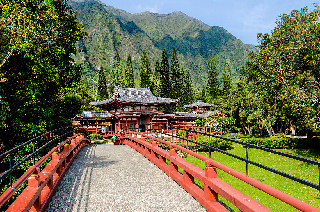 Byodo-In Temple, Valley of The Temples, Kaneohe, Oahu, Hawaii, United States of America, Pacific