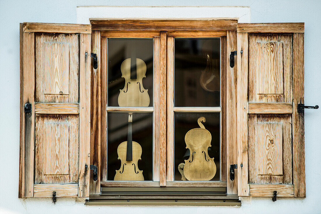violin maker, Mittenwald, Upper Bavaria, Bavaria, Germany