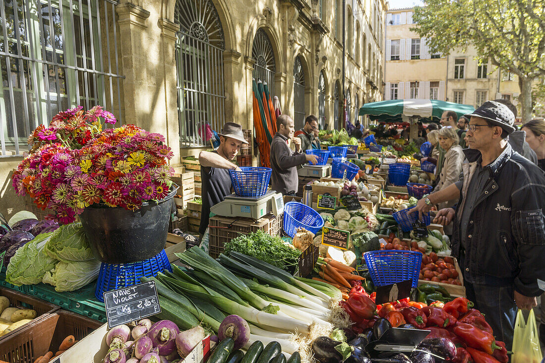 Gemüsestand am Marktplatz Richelme, Aix en Provence, Bouche du Rhone, Côte d'Azur, Frankreich