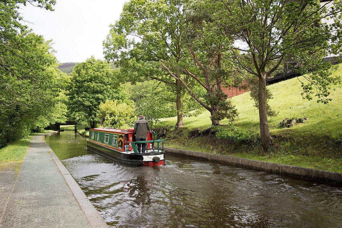 A narrow boat on the Llangollen Canal at Bryn Howel, Denbighshire, Wales, United Kingdom, Europe