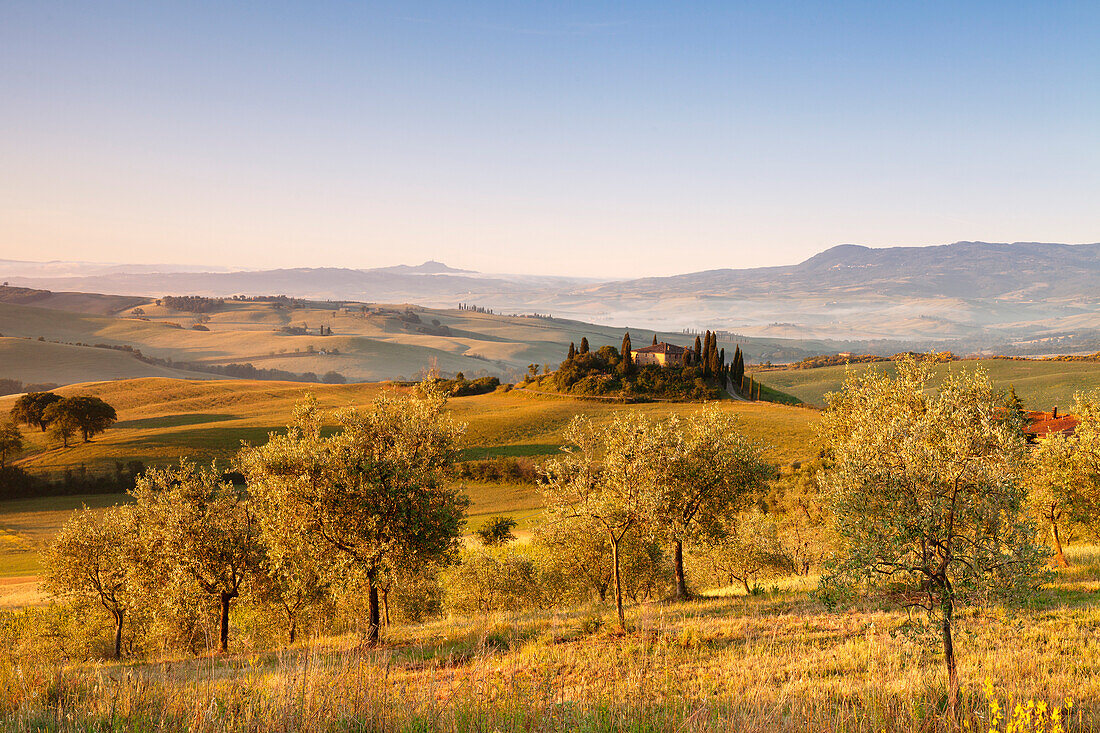 Farm house Belvedere at sunrise, near San Quirico, Val d'Orcia Orcia Valley, UNESCO World Heritage Site, Siena Province, Tuscany, Italy, Europe