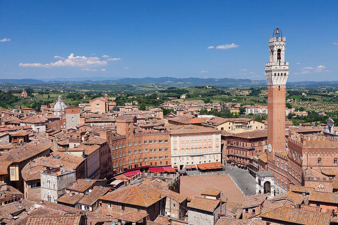 View over the old town including Piazza del Campo with Palazzo Pubblico town hall and Torre del Mangia Tower, Siena, UNESCO World Heritage Site, Siena Province, Tuscany, Italy, Europe