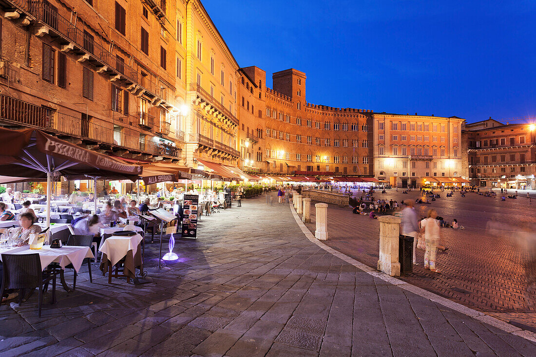 Restaurants at Piazza del Campo, Siena, UNESCO World Heritage Site, Siena Province, Tuscany, Italy, Europe