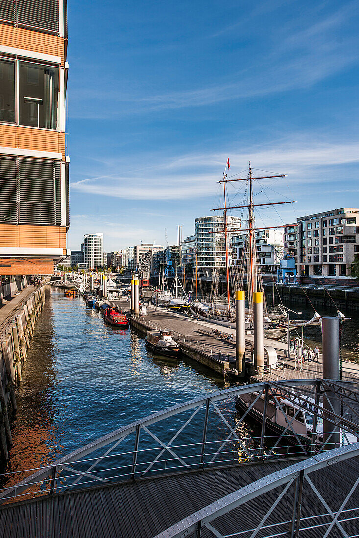 Houses and apartments at Sandtorkai in the Hafencity of Hamburg, north Germany, Germany