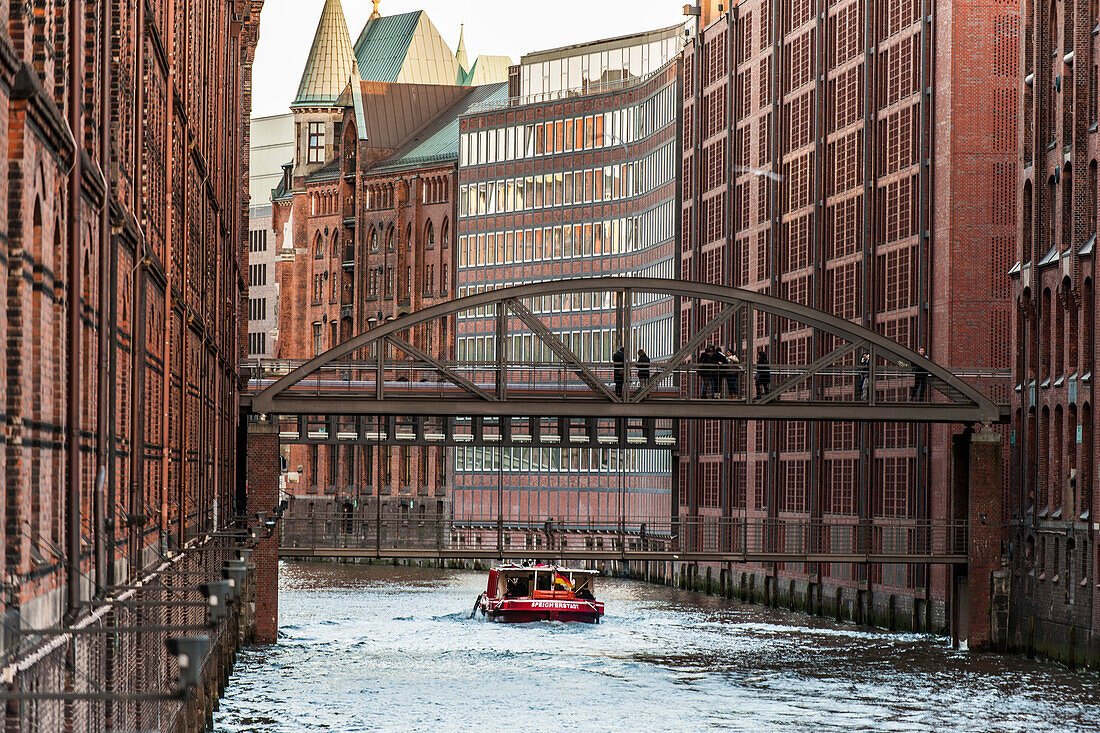 Tourist boat in the Speichestadt, Hafencity of Hamburg, north Germany, Germany