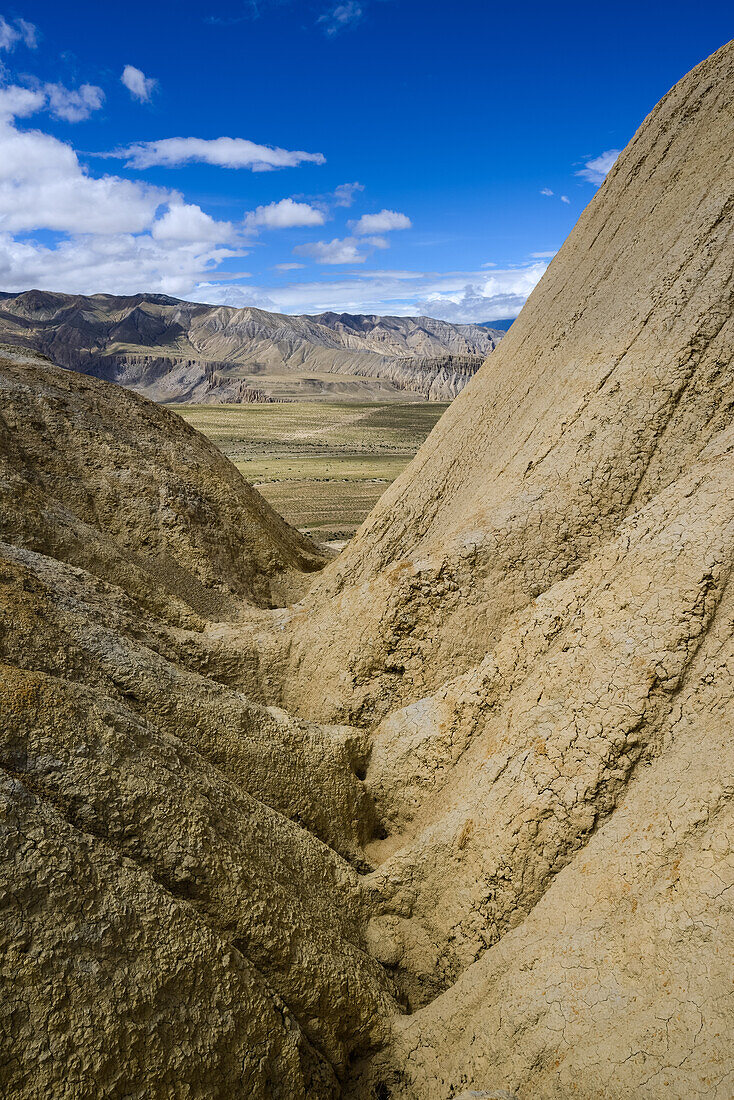 Surreale Landschaft typisch fuer das Mustang in der Hochwueste um das Kali Gandaki Tal, dem tiefsten Tal der Welt, Mustang, Nepal, Himalaya, Asien