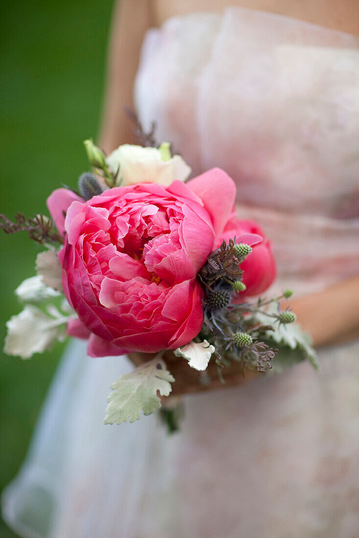 Close up of bride holding bouquet of flowers