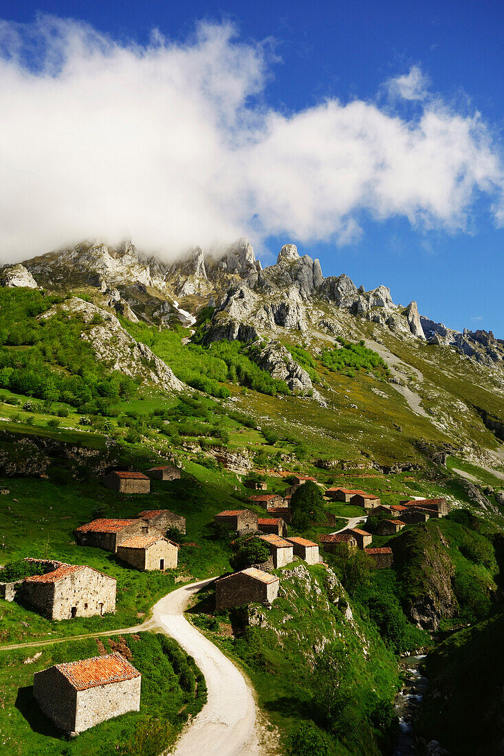 Old farmhouses near Sotres, Picos de Europa, Parque Nacional de los Picos de Europa, Asturias, Cantabria, Spain, Europe