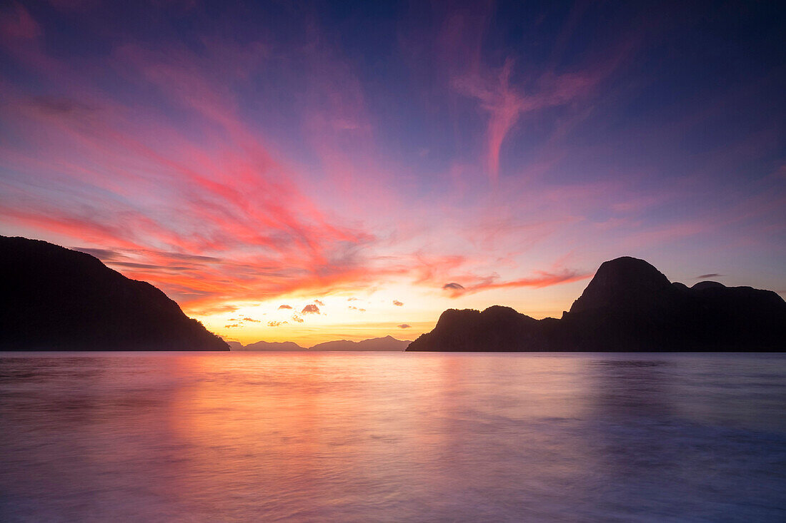 Bacuit Bay and Cadlao Island at sunset