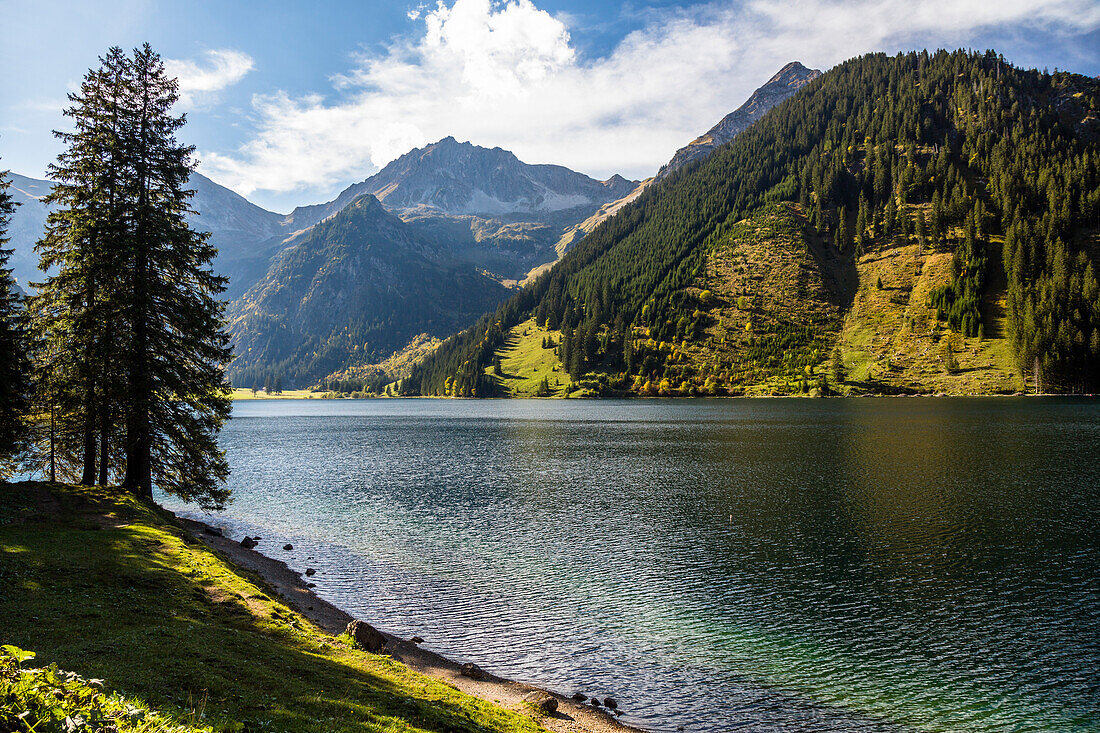 Vilsalpsee im Herbst, Rauhhorn, Geißhorn, Drei Seen Tour, Tannheimer Tal, Alpen, Österreich, Europa