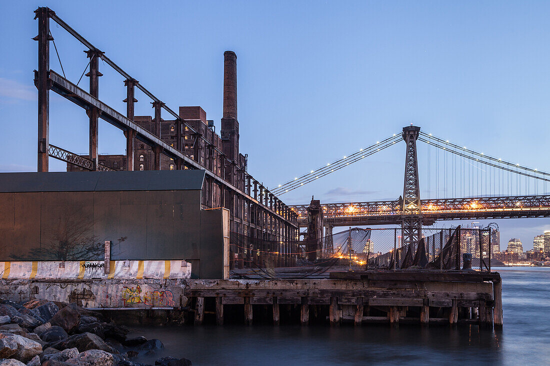 old factory, Williamsburg, Williamsburg Bridge, New York, USA