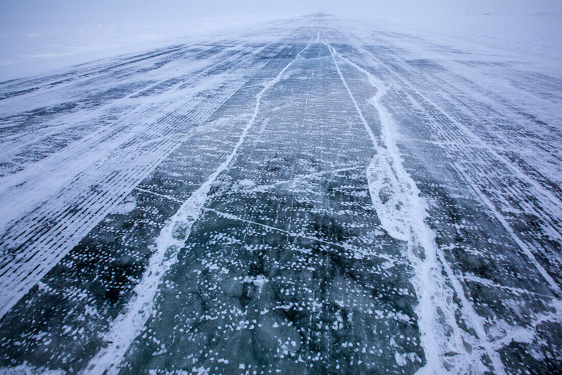 Ice road across the frozen Mackenzie River delta, from Inuvik to Tuktoyaktuk, Inuvik region, Northwest Territories, Canada
