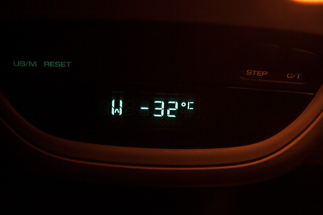 Outside - temperature indication in the car