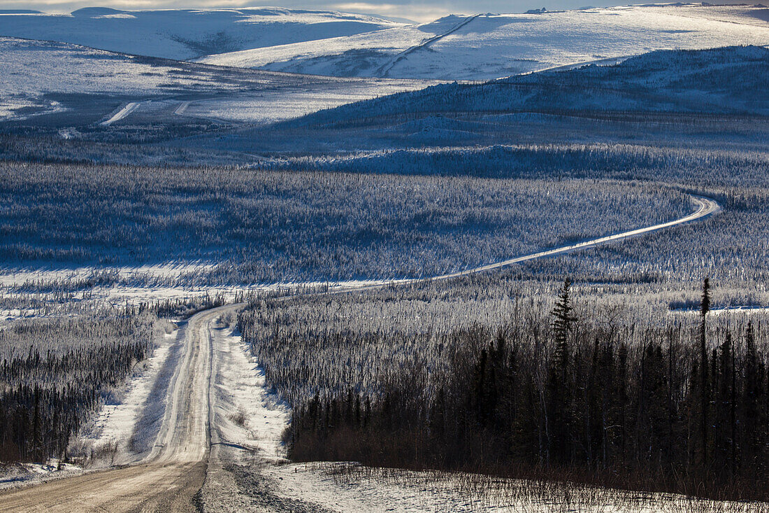 Dalton Highway im Winter, Yukon-Koyukuk Census Area, Alaska, USA