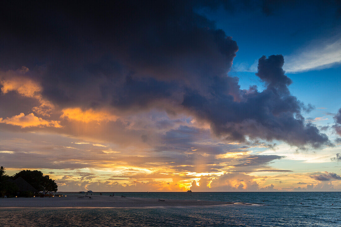 Sonnenuntergang, Meeru Island Resort, Meerufenfushi, Nord-Male-Atoll, Malediven