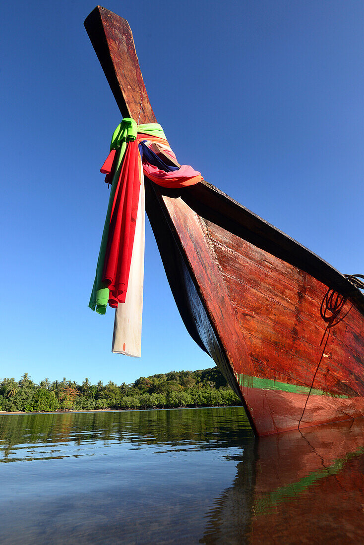 Holzboot in der Lagune auf der Insel Tarutao, Andaman Sea, Süd- Thailand, Thailand