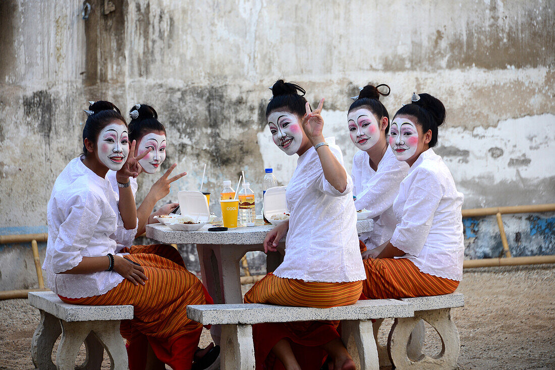 Vorbereitungen zum Loi Krathong-Fest in Chiang Mai, Nord-Thailand, Thailand