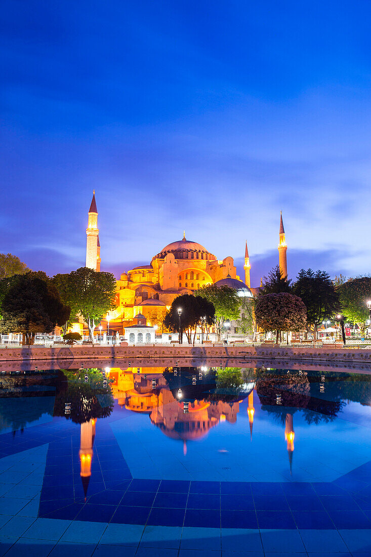 Hagia Sophia Aya Sofya Santa Sofia, UNESCO World Heritage Site, reflection at night, Sultanahmet Square Park, Istanbul, Turkey, Europe