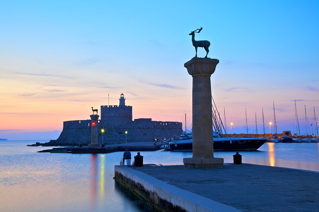 Bronze Doe and Stag statues at the entrance of Mandraki Harbour, Rhodes, Dodecanese, Greek Islands, Greece, Europe
