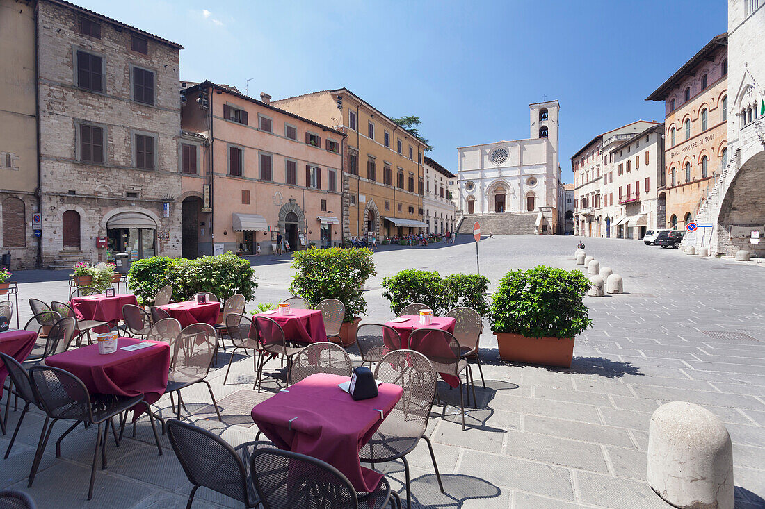 Street cafe at Piazza del Popolo Square, Duomo Santa Maria Cathedral, Todi, Perugia District, Umbria, Italy, Europe