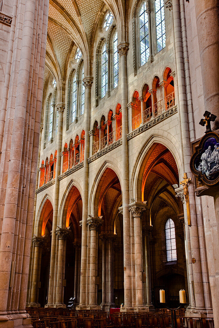 The interior of the Basilique de Saint Nicholas in the city of Nantes, Loire-Atlantique, France, Europe