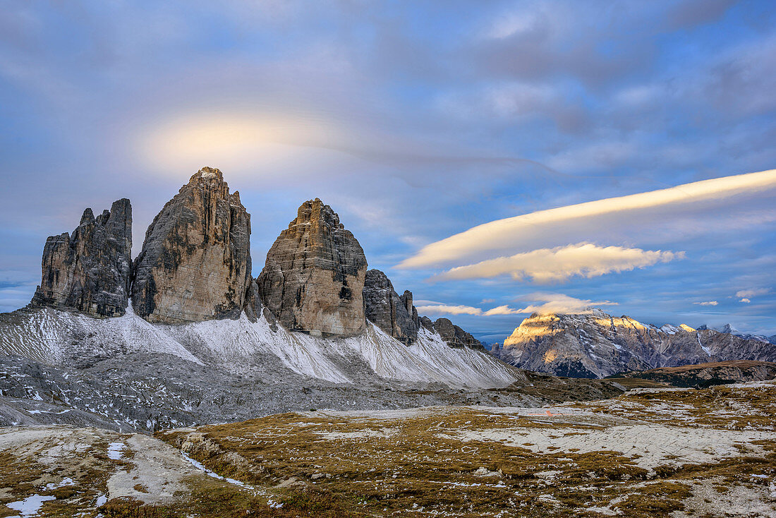 Wolkenstimmung über Drei Zinnen, Drei Zinnen, Dolomiten, UNESCO Weltnaturerbe Dolomiten, Südtirol, Italien